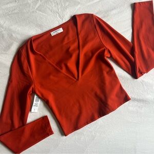 NWT ARITZIA BABATON CONTOUR V NECK